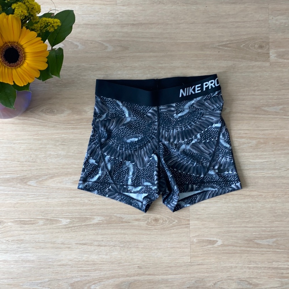 Nike Women’s Pro 3” Print Chain Feather Short S